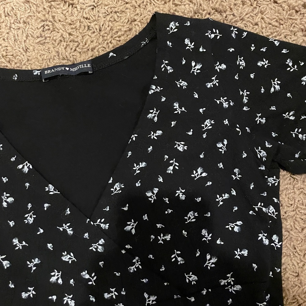 Brandy Melville Black Floral Cropped Amara Top!! - Picture 5 of 5